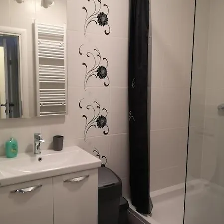 Dora - Comfortable In A Great Location