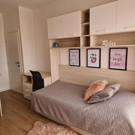 Dora - Comfortable In A Great Location * Pula