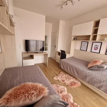 Dora - Comfortable In A Great Location Apartament Pula