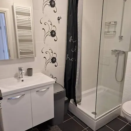 Dora - Comfortable In A Great Location Pula