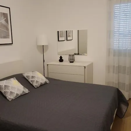 Dora - Comfortable In A Great Location Pula