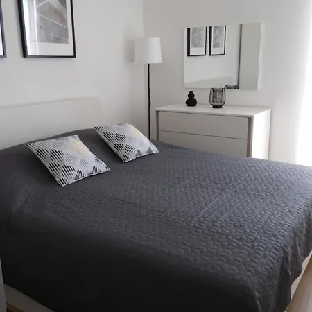 Dora - Comfortable In A Great Location פולה